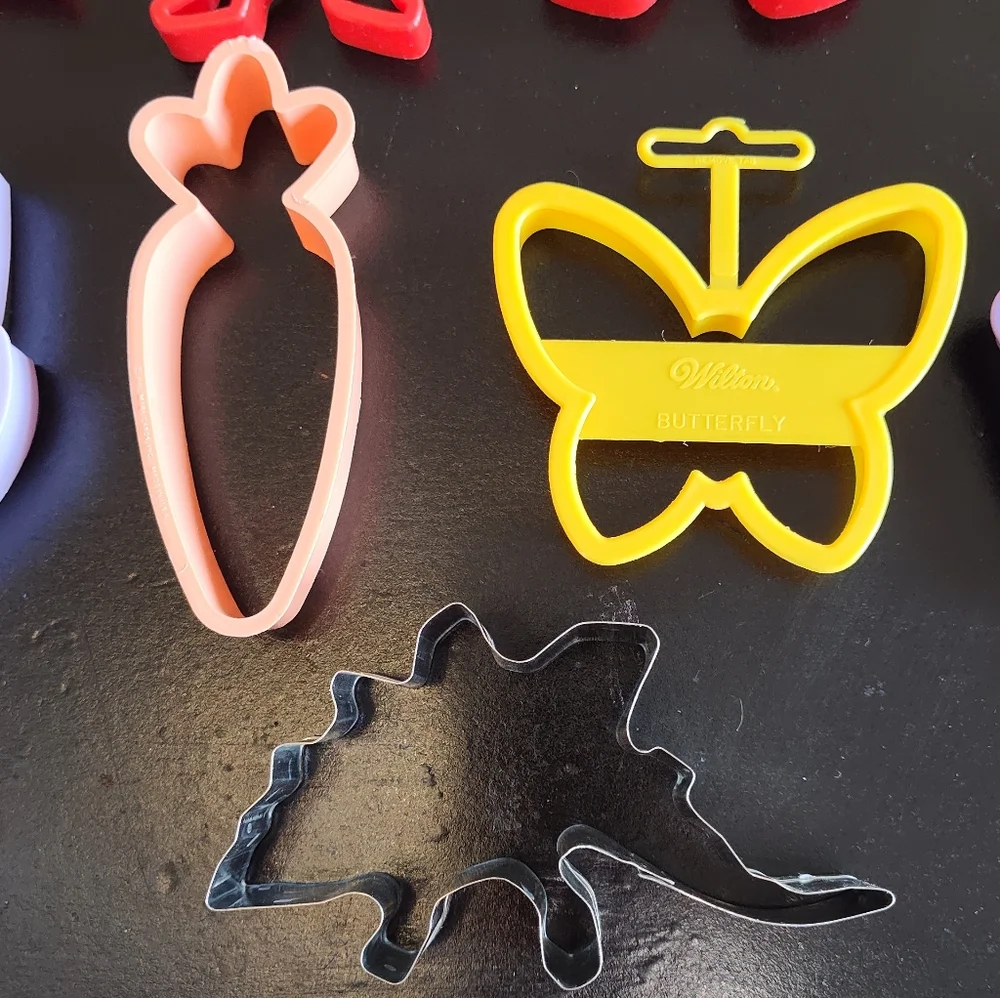 13 Vintage Cookie Cutters - Hallmark/Wilton - Christmas, Spring, Dino, 1992/1993
